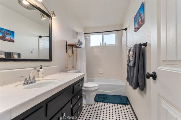 Bathroom, Interior, Tile Countertops