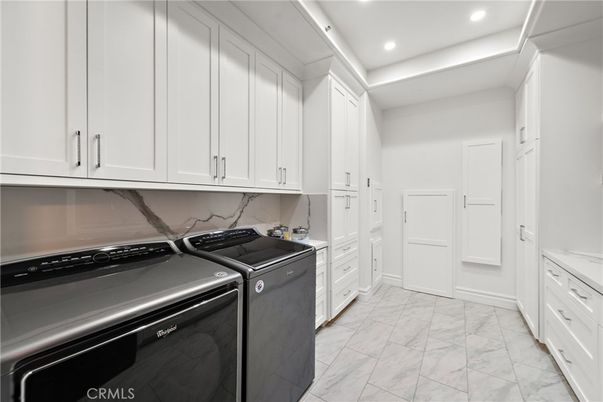 Interior, Marble, Recessed Lighting, Washer