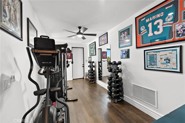 Fitness Equipment, Interior, Recessed Lighting, Wood Texture Flooring