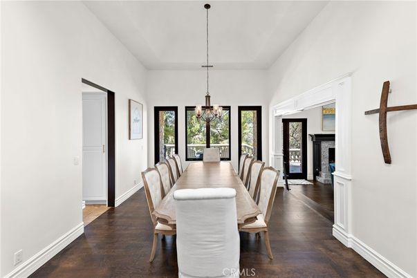 Chandelier, Dining room, Fireplace, Interior, Wood Texture Flooring