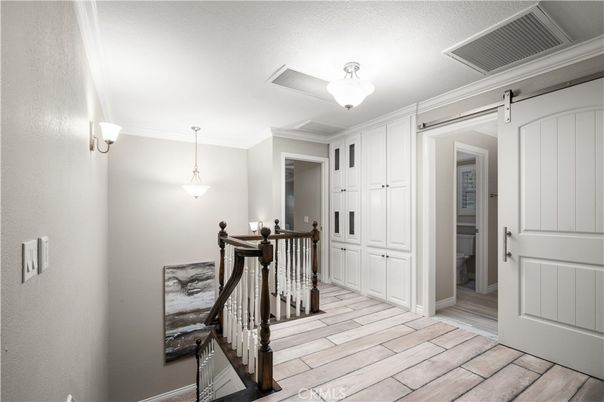 Interior, Pendant Lights, Wood Texture Flooring