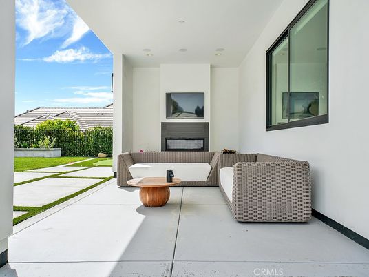 Exterior, Fireplace