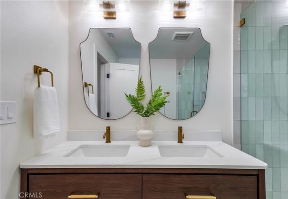 Bathroom, Dual Sink Vanities, Interior
