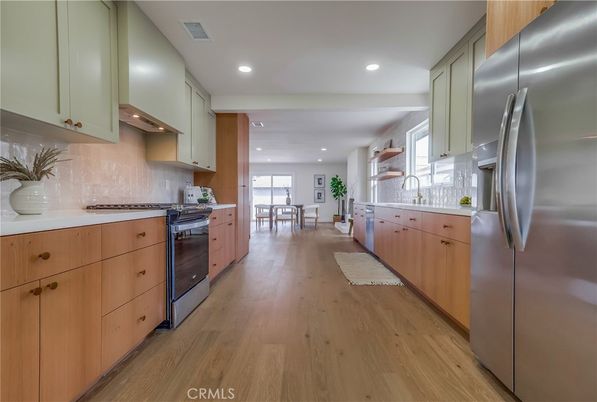 Dining room, Interior, Kitchen, Recessed Lighting, Stainless Steel Appliances, Wood Texture Flooring