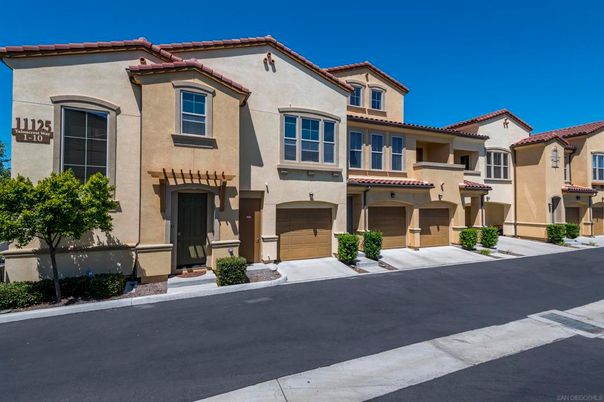 Attached, Exterior, Facade, Mediterranean