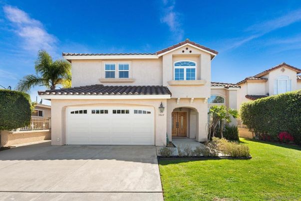 Attached, Exterior, Facade, Mediterranean