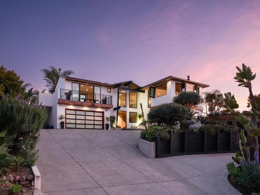 Attached, Exterior, Facade, Modern