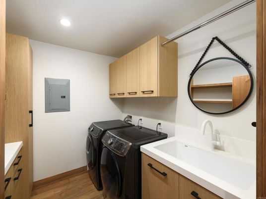 Interior, Recessed Lighting, Washer, Wood Texture Flooring
