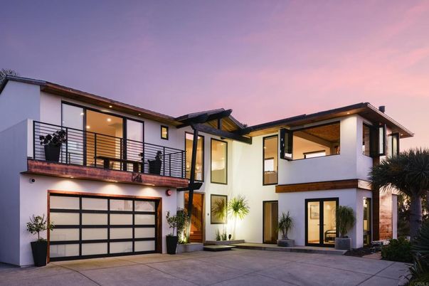 Attached, Exterior, Facade, Modern