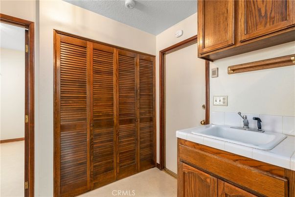 Bathroom, Interior, Tile Countertops