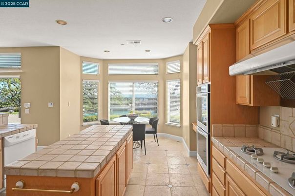 Dining room, Interior, Kitchen, Recessed Lighting, Tile Countertops