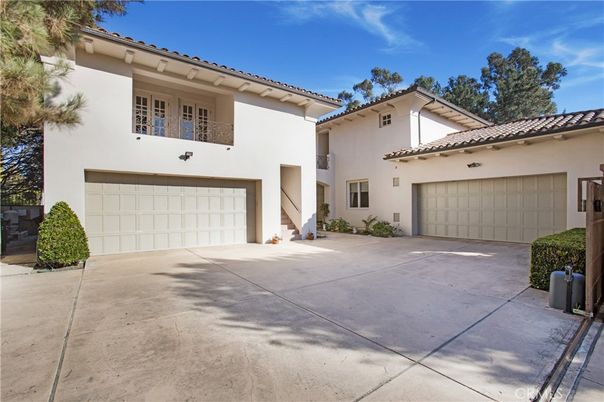 Attached, Exterior, Facade, Mediterranean