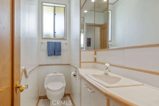 Bathroom, Interior, Tile Countertops