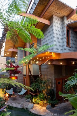 Exterior, Facade, None