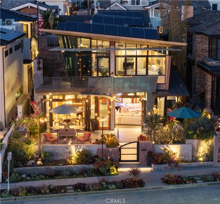 Exterior, Facade, Solar Panels, Modern