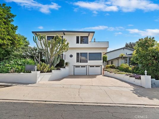 Attached, Exterior, Facade, Modern