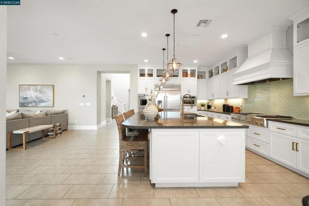 Interior, Kitchen, Living room, Pendant Lights, Recessed Lighting, Stainless Steel Appliances