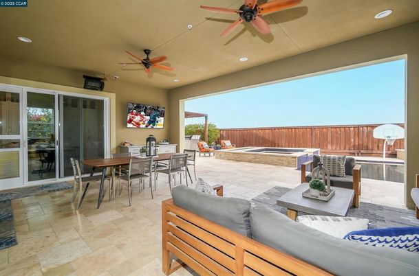 Dining room, Exterior, Recessed Lighting