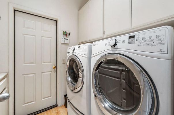 Interior, Washer, Wood Texture Flooring