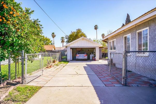 Detached Garage, Exterior