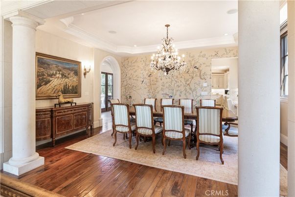 Chandelier, Dining room, Interior, Recessed Lighting, Wood Texture Flooring