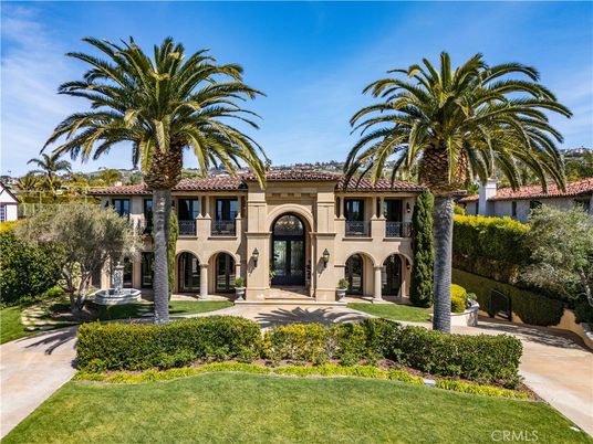 Exterior, Facade, Mediterranean