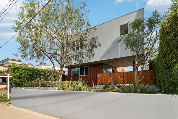 Exterior, Facade, Modern