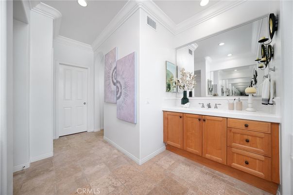 Bathroom, Dual Sink Vanities, Interior, Recessed Lighting