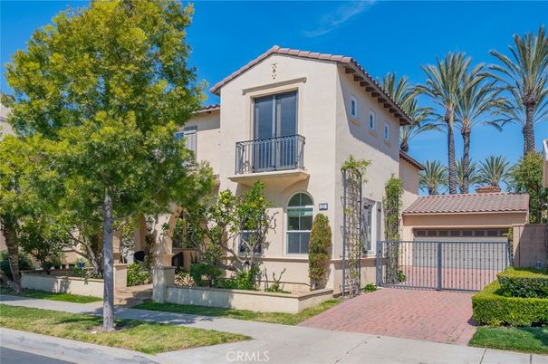 Attached, Exterior, Facade, Spanish Mediterranean