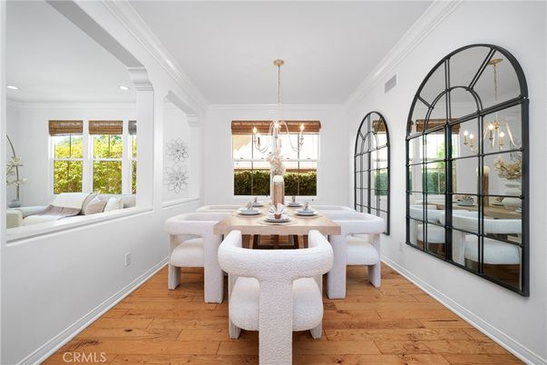 Chandelier, Dining room, Interior, Recessed Lighting, Wood Texture Flooring