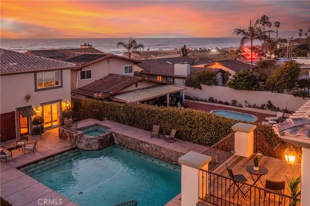 Exterior, Pool, Water