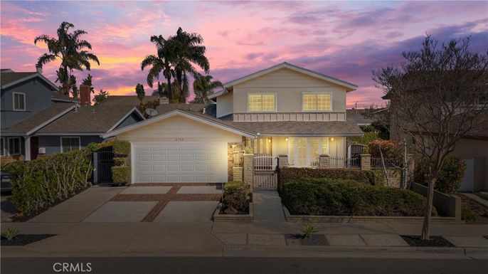 Attached, Exterior, Facade, American Craftsman