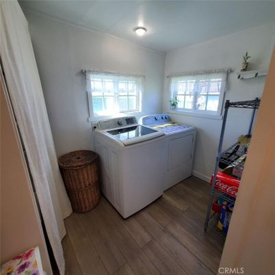 Interior, Washer, Wood Texture Flooring