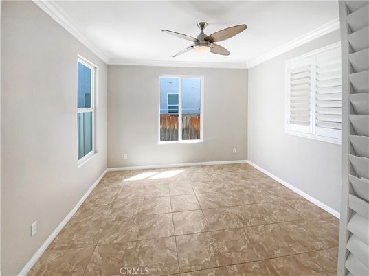 Empty room, Interior