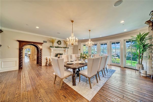 Chandelier, Dining room, Fireplace, Interior, Recessed Lighting, Wood Texture Flooring