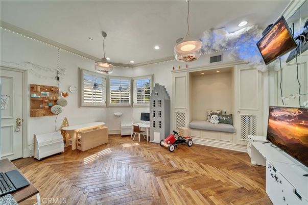 Interior, Pendant Lights, Recessed Lighting, Wood Texture Flooring