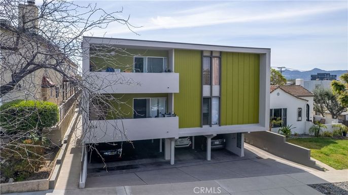 Exterior, Facade, Modern
