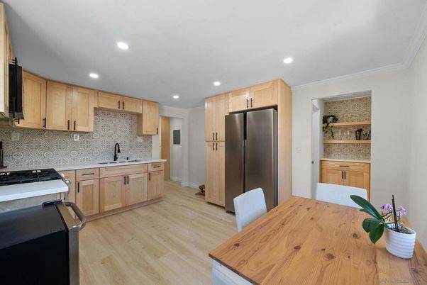 Dining room, Interior, Kitchen, Recessed Lighting, Stainless Steel Appliances, Wood Texture Flooring