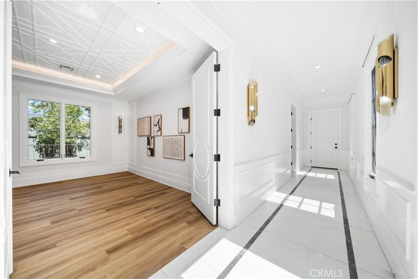 Interior, Recessed Lighting, Wood Texture Flooring