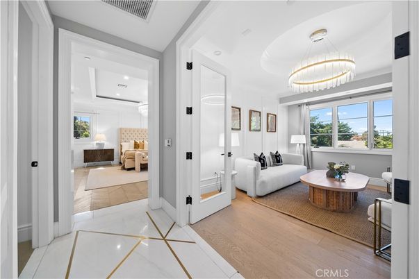 Interior, Living room, Pendant Lights, Recessed Lighting, Wood Texture Flooring