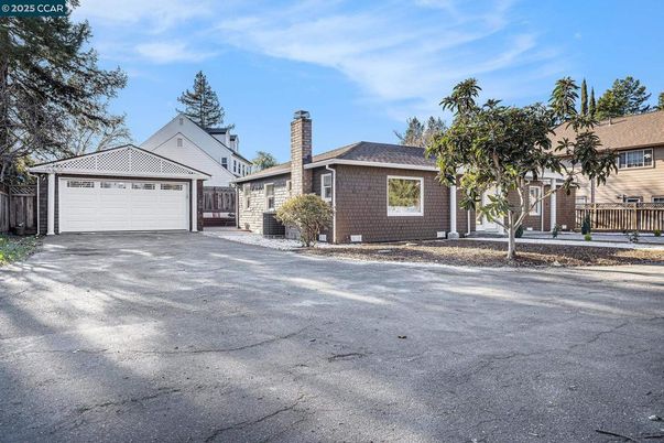 Detached Garage, Exterior
