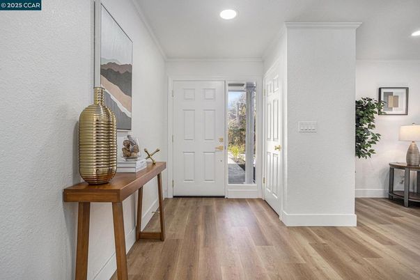 Interior, Recessed Lighting, Wood Texture Flooring