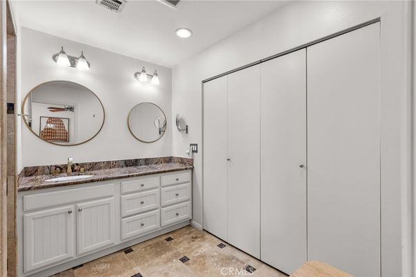 Bathroom, Dual Sink Vanities, Interior, Recessed Lighting