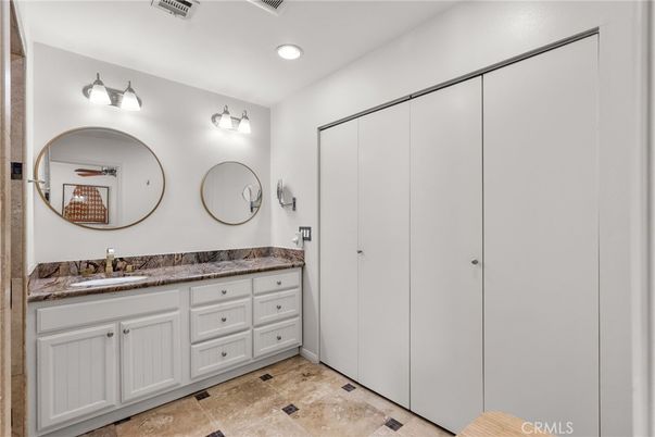 Bathroom, Dual Sink Vanities, Interior, Recessed Lighting