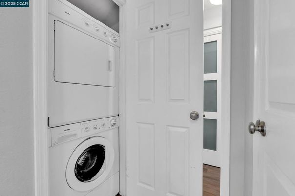 Interior, Utility Closets, Washer, Wood Texture Flooring