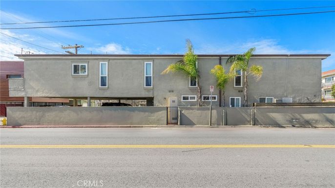 Exterior, Facade, Rowhouse