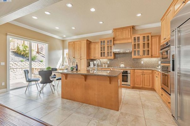 Dining room, Interior, Kitchen, Recessed Lighting, Stainless Steel Appliances