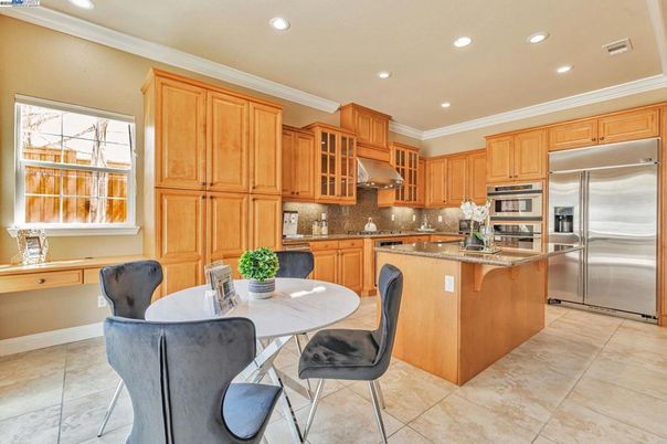 Dining room, Interior, Kitchen, Recessed Lighting, Stainless Steel Appliances