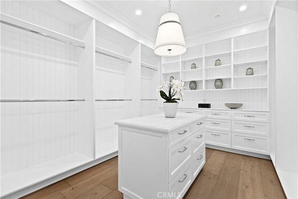 Interior, Pendant Lights, Recessed Lighting, Walk-in Closets, Wood Texture Flooring