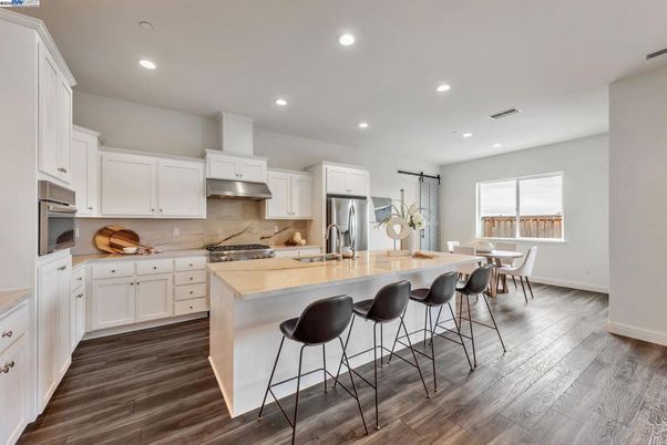 Dining room, Interior, Kitchen, Recessed Lighting, Stainless Steel Appliances, Wood Texture Flooring